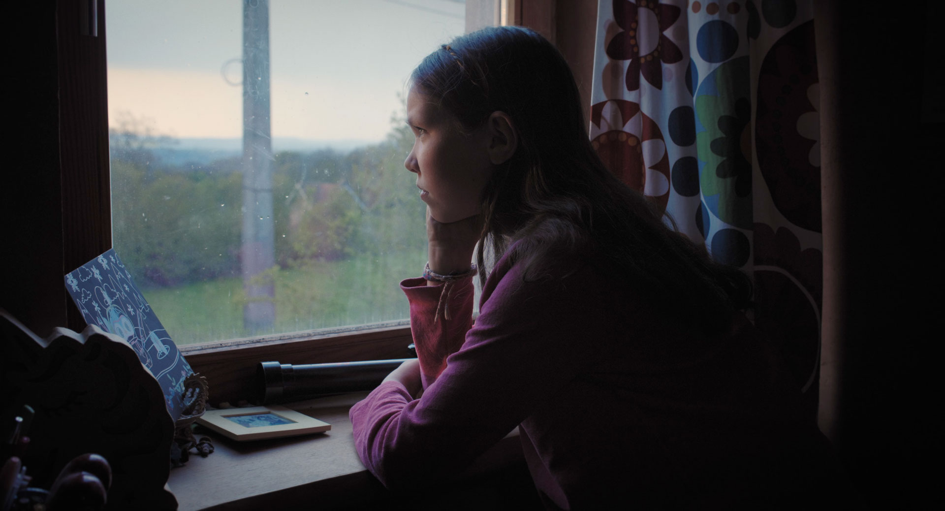 Un village en émoi (directed by Sébastien / Les Films de Mireille)