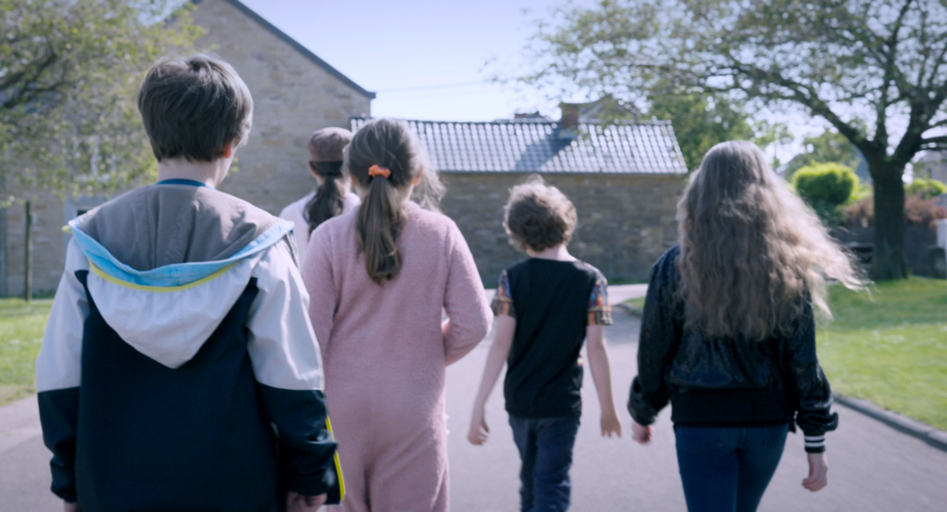 Un village en émoi (directed by Sébastien / Les Films de Mireille)